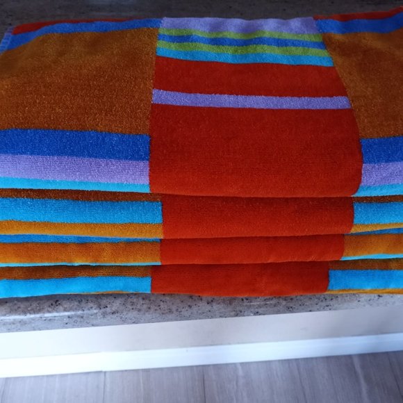 Extra Large Luxurious "The Painted Beach" Beach Towels from Brazil. - Picture 3 of 5